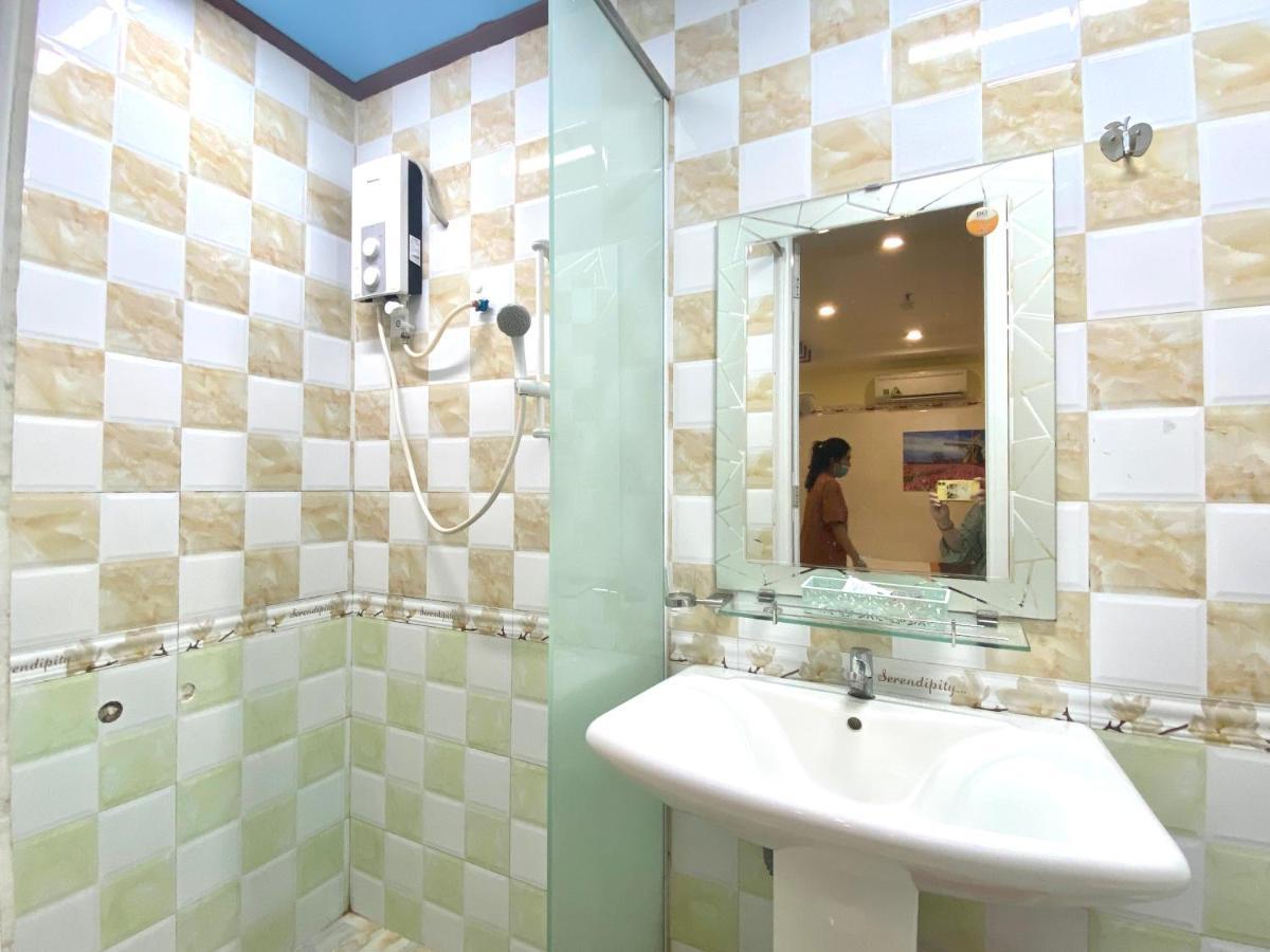 Reddoorz Chau Thien Tu 1 2* TP. Hồ Chí Minh